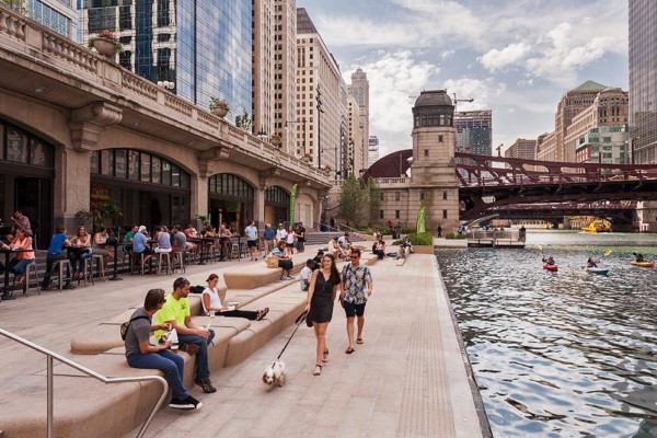 Chicagoans enjoying the riverwalk