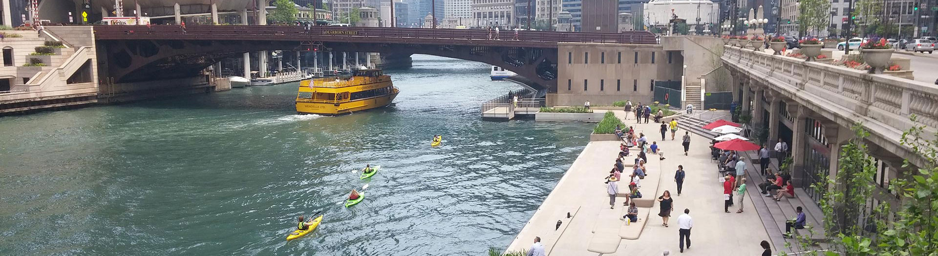 The Chicago River and Riverwalk Park